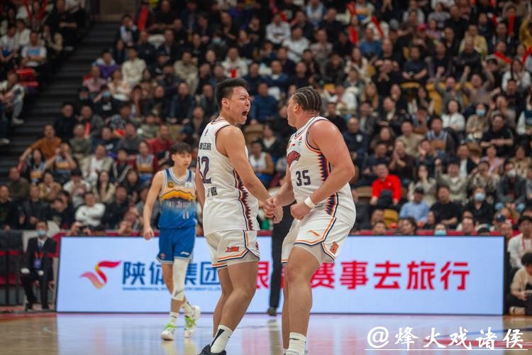 防守显威力!上海久事男篮主场战胜新疆斩获两连胜 防守显威力!上海久事男篮主场战胜新疆斩获两连胜